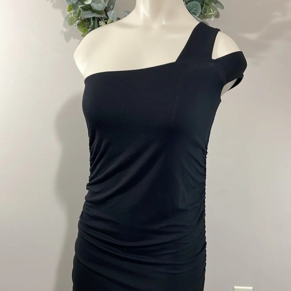 NWOT Isabella Oliver Brunswick Black Maternity Dress Ruched  One Shoulde… - Picture 4 of 16